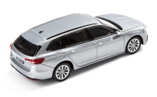 Superb IV Combi 1:43 Pebble silver